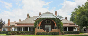 Petersons Armidale Winery and Guesthouse